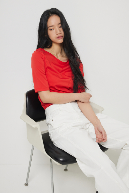 https://img.benettonmall.com/PARTS/KS/26S/SATSE5631RD_MB_D2.jpg?cb=1778668868
