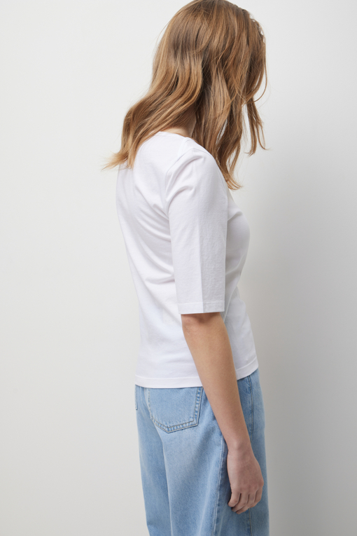 https://img.benettonmall.com/PARTS/KS/26S/SATSE5631WH_MB_D9.jpg?cb=1778668868