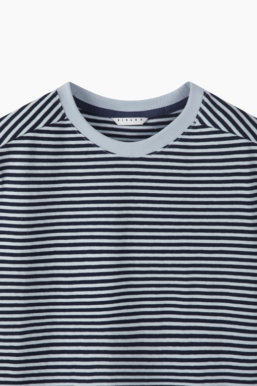 https://img.benettonmall.com/PARTS/KS/26S/SATSE8631BL_MB_D12.jpg?cb=1778668868