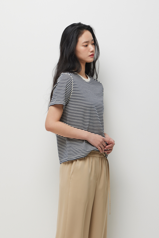 https://img.benettonmall.com/PARTS/KS/26S/SATSE8631NY_MB_D1.jpg?cb=1778668868