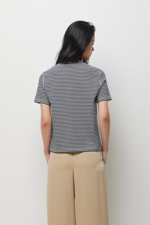 https://img.benettonmall.com/PARTS/KS/26S/SATSE8631NY_MB_D2.jpg?cb=1778668868