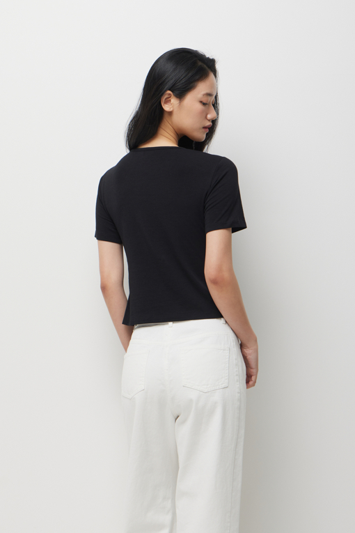 https://img.benettonmall.com/PARTS/KS/26S/SATSE9631BK_MB_D2.jpg?cb=1778668868