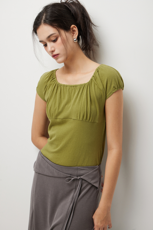https://img.benettonmall.com/PARTS/KS/26S/SATSZ1631OL_MB_D4.jpg?cb=1777643535