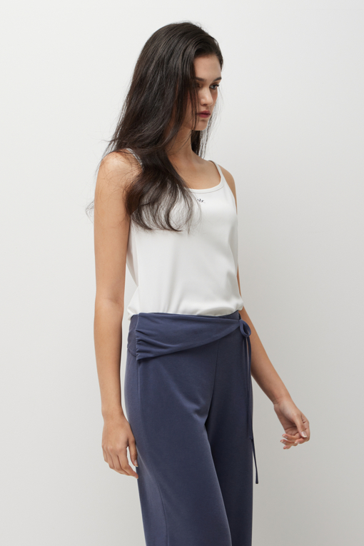 https://img.benettonmall.com/PARTS/KS/26S/SATSZ2631IV_MB_D1.jpg?cb=1777643535
