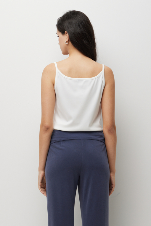 https://img.benettonmall.com/PARTS/KS/26S/SATSZ2631IV_MB_D2.jpg?cb=1777643535