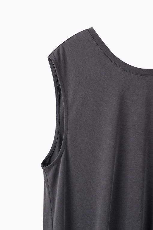 https://img.benettonmall.com/PARTS/KS/26S/SATSZ3631DG_MB_D13.jpg?cb=1777643535