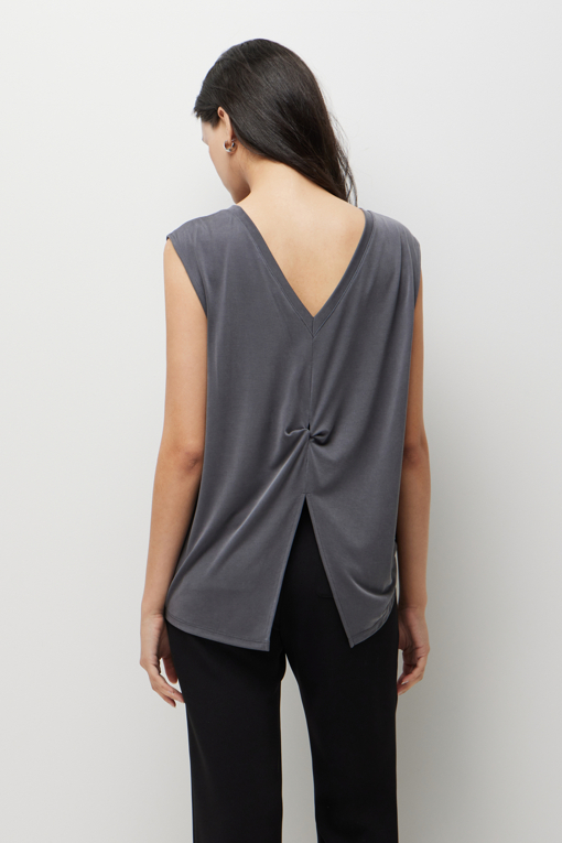 https://img.benettonmall.com/PARTS/KS/26S/SATSZ3631DG_MB_D2.jpg?cb=1777643535