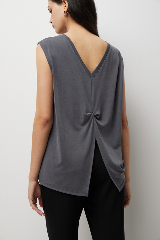 https://img.benettonmall.com/PARTS/KS/26S/SATSZ3631DG_MB_D4.jpg?cb=1777643535