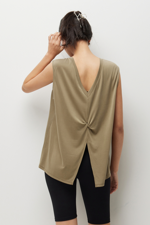 https://img.benettonmall.com/PARTS/KS/26S/SATSZ3631ED_MB_D3.jpg?cb=1778668868