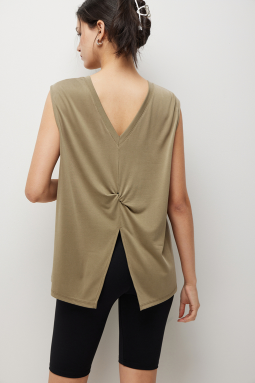 https://img.benettonmall.com/PARTS/KS/26S/SATSZ3631ED_MB_D5.jpg?cb=1778668868