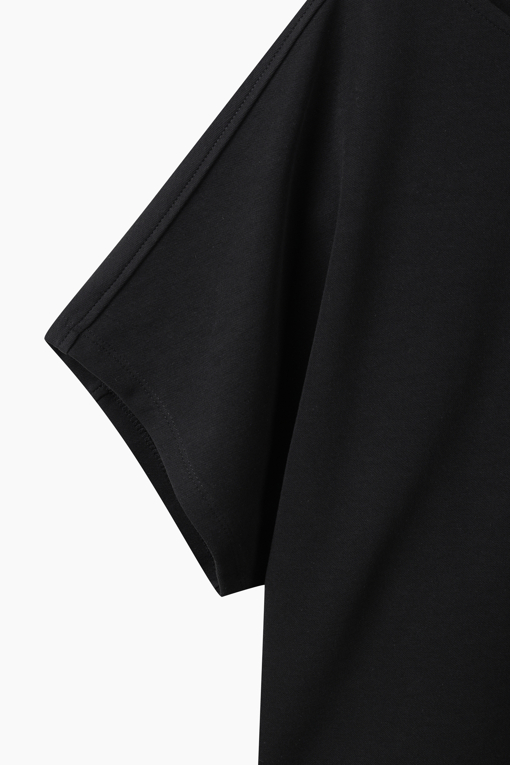 https://img.benettonmall.com/PARTS/KS/26S/SATSZ4631BK_MB_D13.jpg?cb=1777643535