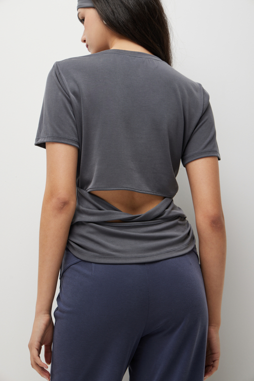 https://img.benettonmall.com/PARTS/KS/26S/SATSZ5631DG_MB_D4.jpg?cb=1778668868