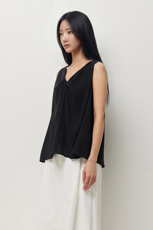 https://img.benettonmall.com/PARTS/KS/26S/SAWS39631BK_MB_D1.jpg?cb=1781170995