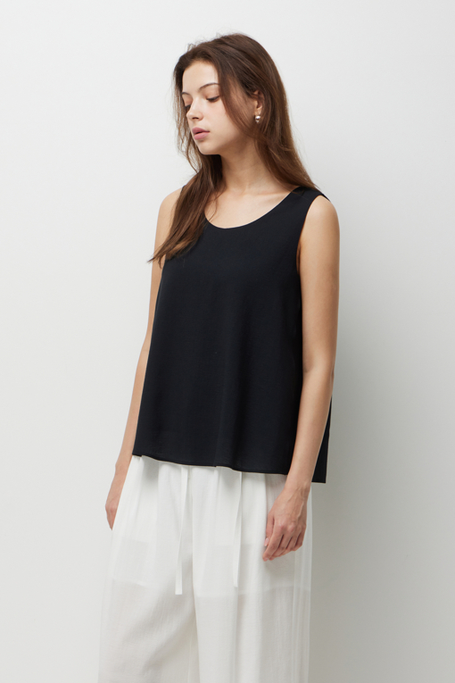 https://img.benettonmall.com/PARTS/KS/26S/SAWS39631BK_MB_D1.jpg?cb=1782918151