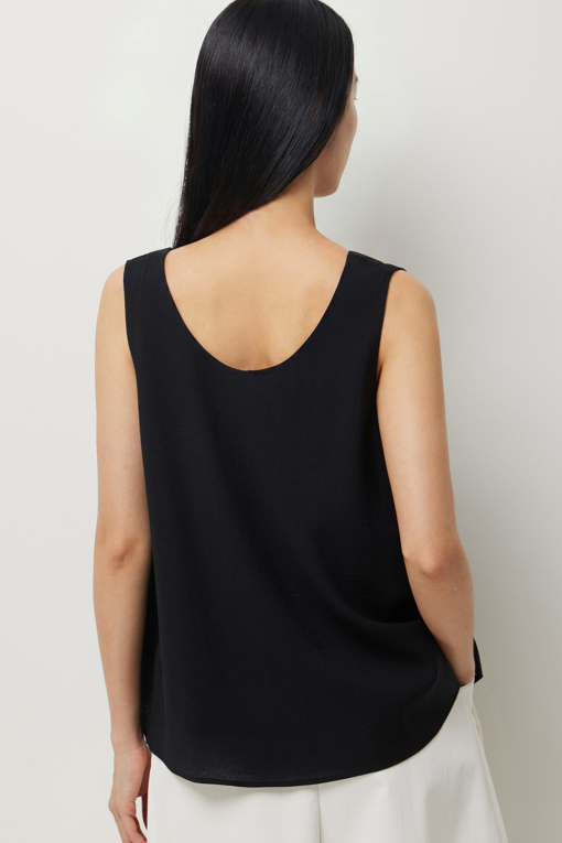 https://img.benettonmall.com/PARTS/KS/26S/SAWS39631BK_MB_D4.jpg?cb=1781170995