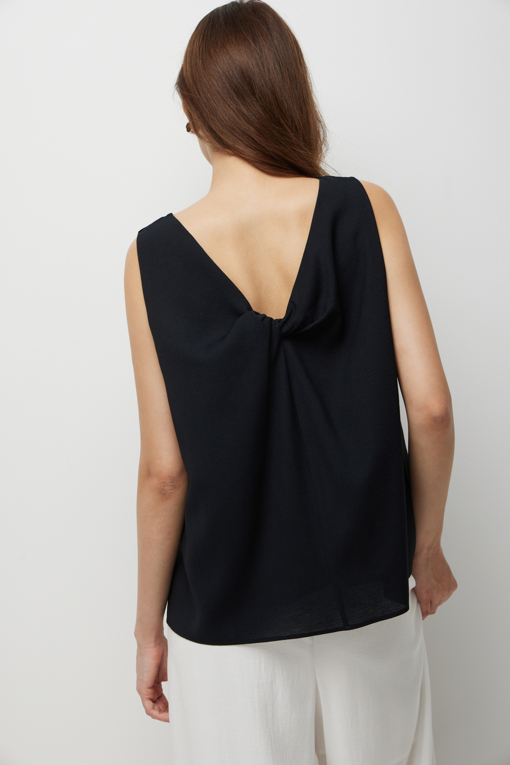 https://img.benettonmall.com/PARTS/KS/26S/SAWS39631BK_MB_D4.jpg?cb=1782918151