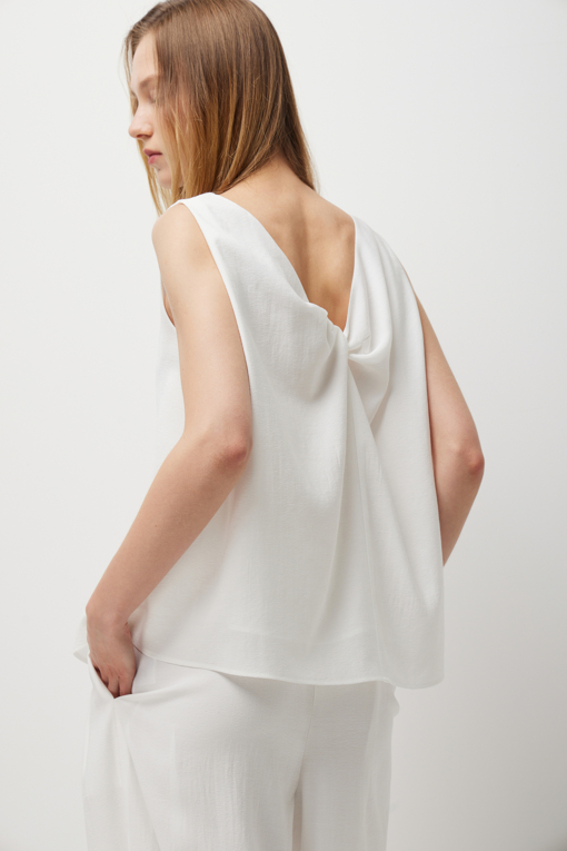 https://img.benettonmall.com/PARTS/KS/26S/SAWS39631WH_MB_D5.jpg?cb=1778668868