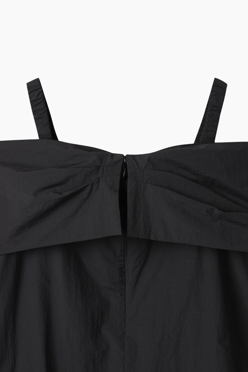 https://img.benettonmall.com/PARTS/KS/26S/SAWS48631BK_MB_D15.jpg?cb=1782918151