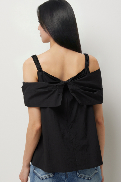 https://img.benettonmall.com/PARTS/KS/26S/SAWS48631BK_MB_D4.jpg?cb=1782918151