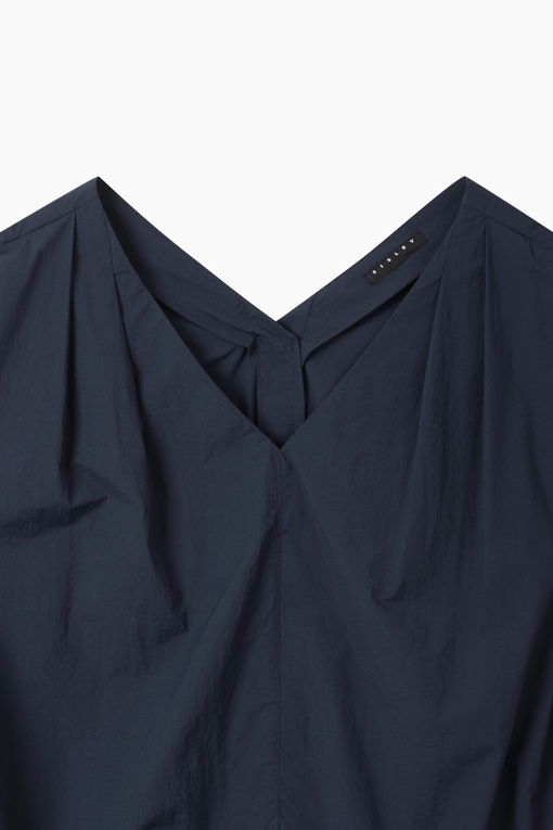 https://img.benettonmall.com/PARTS/KS/26S/SAWS52631NY_MB_D2.jpg?cb=1778668868