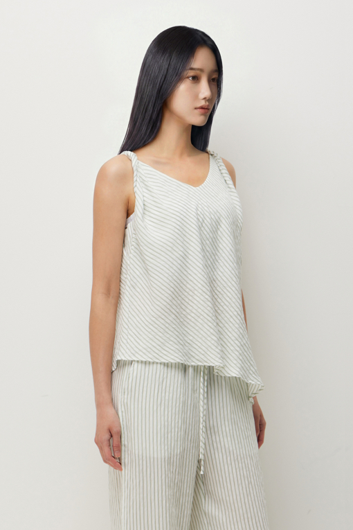 https://img.benettonmall.com/PARTS/KS/26S/SAWS54631GN_MB_D2.jpg?cb=1781170995