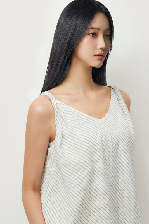 https://img.benettonmall.com/PARTS/KS/26S/SAWS54631GN_MB_D4.jpg?cb=1781170995