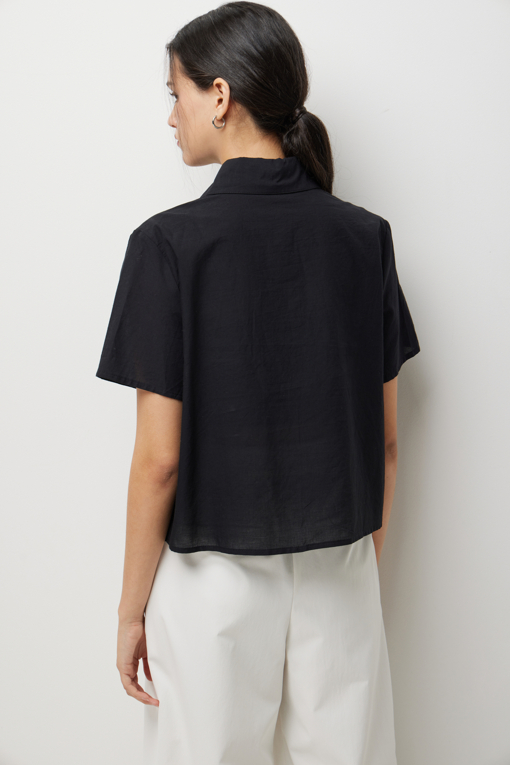 https://img.benettonmall.com/PARTS/KS/26S/SAWS83631BK_MB_D4.jpg?cb=1782918151