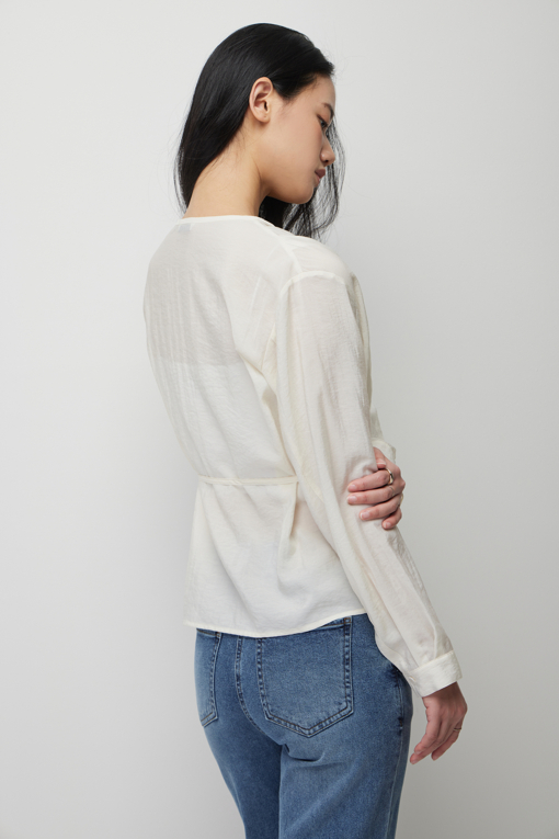 https://img.benettonmall.com/PARTS/KS/26S/SAWSE3631CR_MB_D4.jpg?cb=1778668868