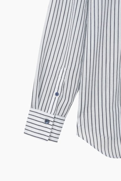 https://img.benettonmall.com/PARTS/KS/26S/SAWSE5631LB_MB_D15.jpg?cb=1778668868