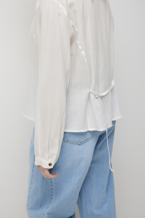 https://img.benettonmall.com/PARTS/KS/26S/SAWSE9631WH_MB_D4.jpg?cb=1778668868