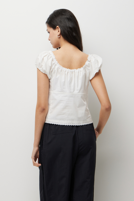 https://img.benettonmall.com/PARTS/KS/26S/SAWSZ4631WH_MB_D3.jpg?cb=1777643535