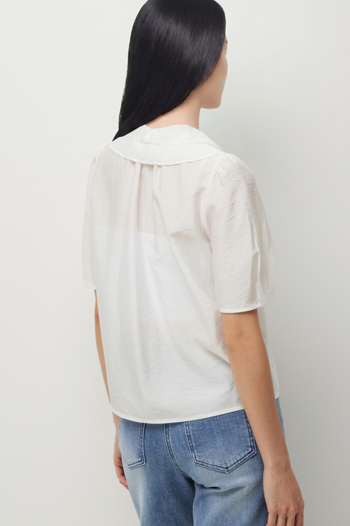 https://img.benettonmall.com/PARTS/KS/26S/SAWSZ5631WH_MB_D4.jpg?cb=1782918151