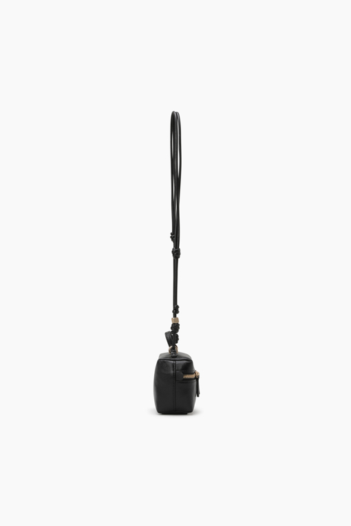 https://img.benettonmall.com/PARTS/KS/26S/SCBG02611BK_MB_D1.jpg?cb=1782918151