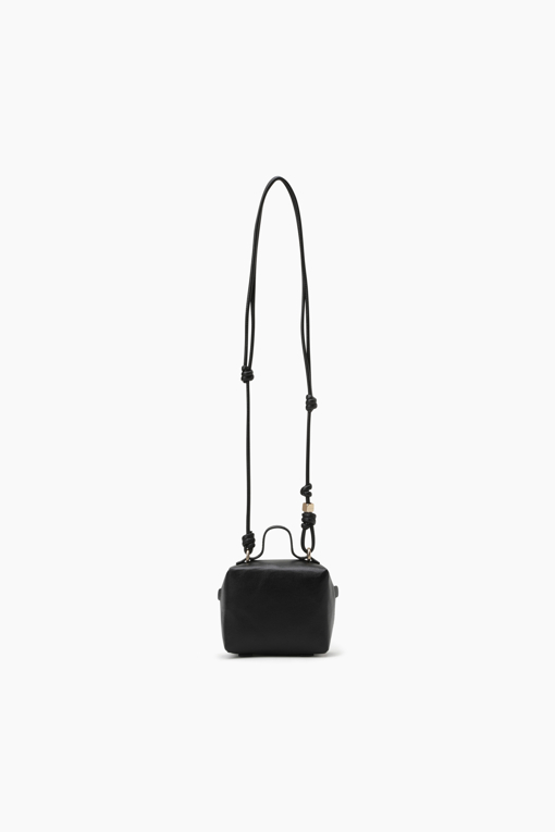 https://img.benettonmall.com/PARTS/KS/26S/SCBG02611BK_MB_D2.jpg?cb=1782918151
