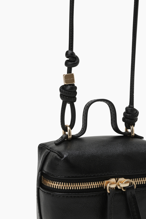 https://img.benettonmall.com/PARTS/KS/26S/SCBG02611BK_MB_D3.jpg?cb=1782918151